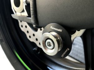 ZX-6R 2019年モデルのスタンドフックスライダー